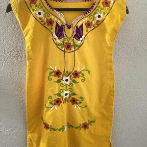 TRADITIONAL YELLOW MEXICAN GIRLS DRESS  SIZE MEDIUM LENGTH‎ 25"